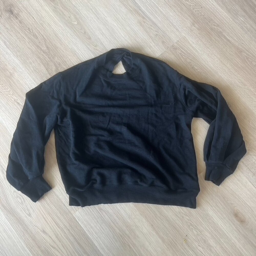 ** MONROW Sweater Sweatshirt Women’s Back Keyhole Sweater Medium